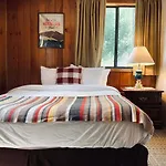 Foot Of The Mountain Motel