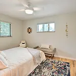 Chic Boulder Home With Yard Less Than 3 Mi To Pearl St!