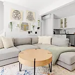 Bright & Modern - King Suite - Creekside Trail
