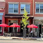 Beautiful Pearl Street Condo--30 Day Minimum Stay