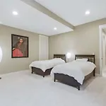 Two Bedroom House With Steam Sauna And Billiards