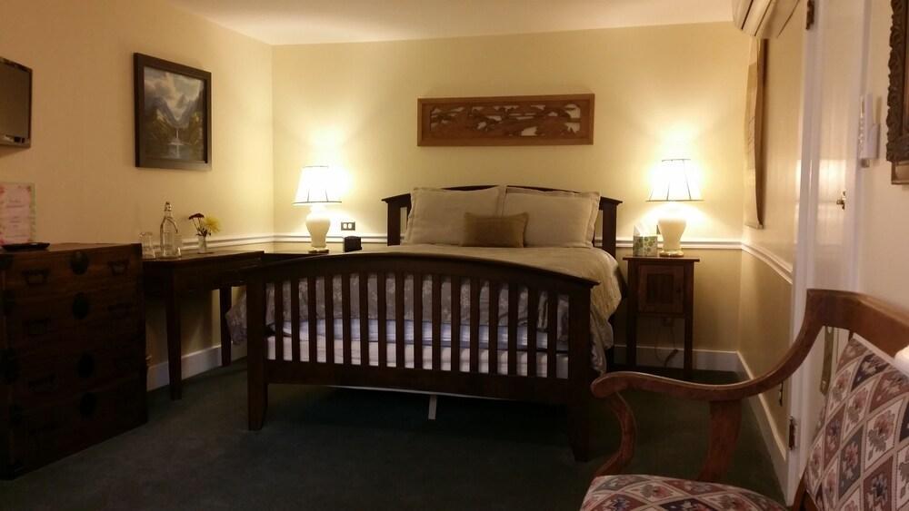 Bed & Breakfast Briar Rose 4*