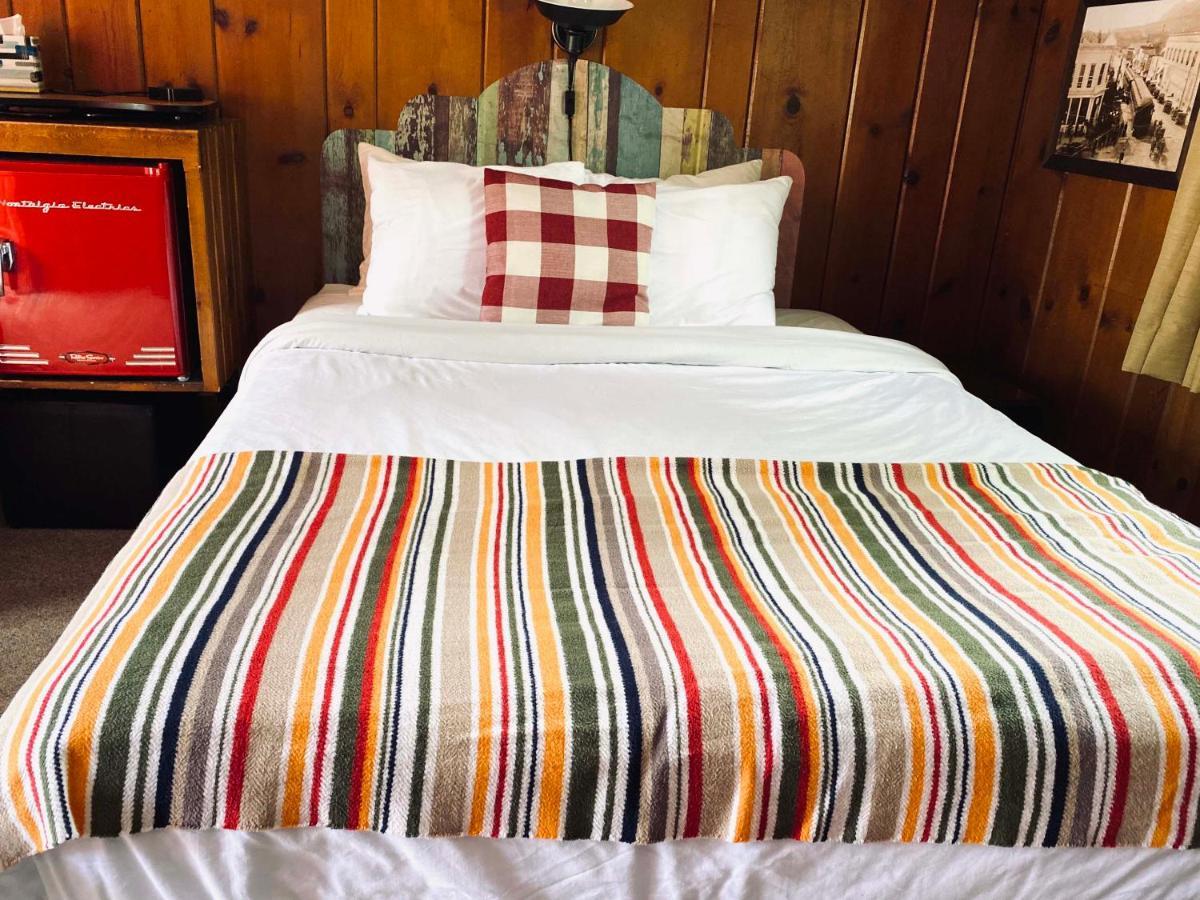 Foot Of The Mountain Motel