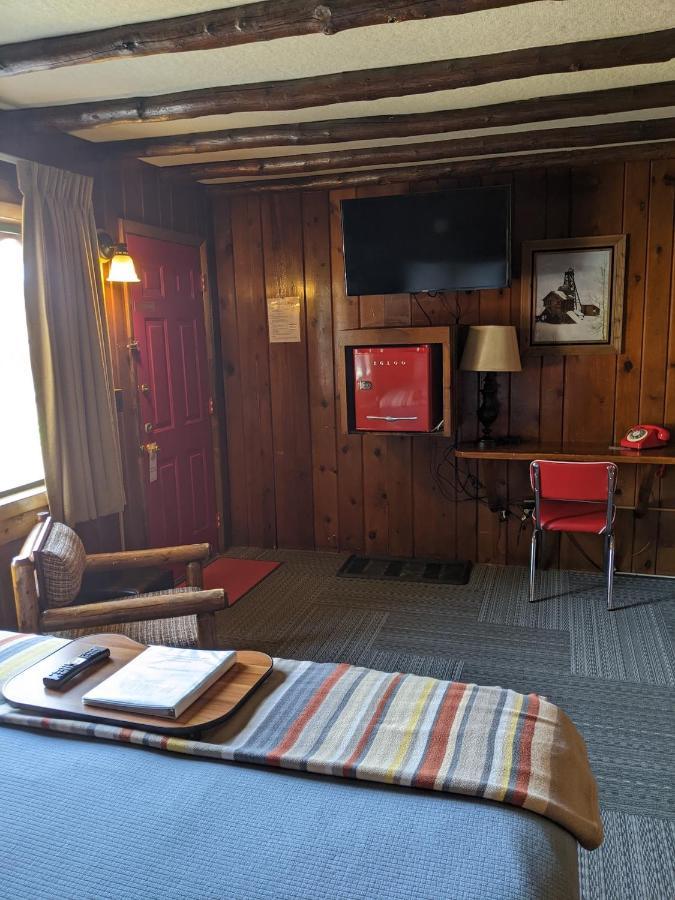 Motel Foot Of The Mountain