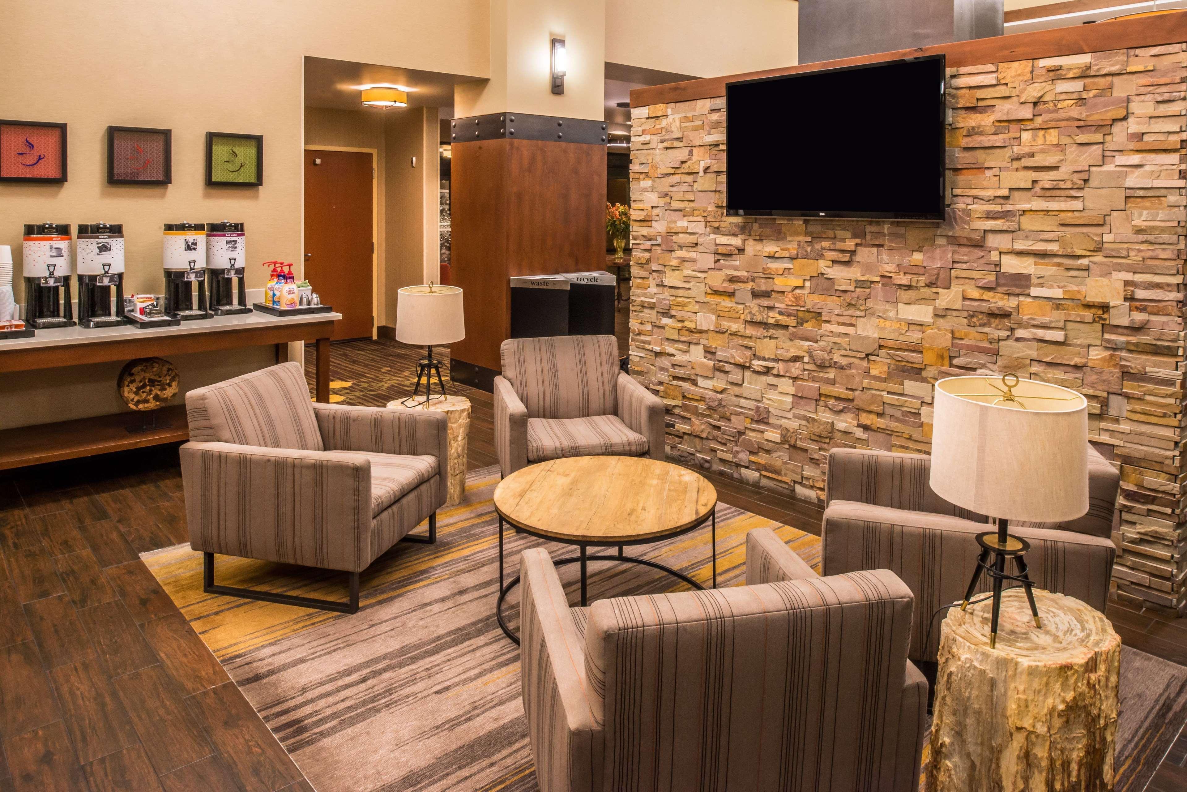 Hampton & North Hotel 3*