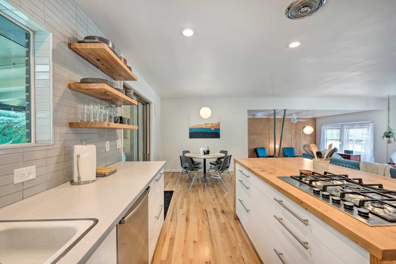 Holiday home Chic With Yard Less Than 3 Mi To Pearl St! *