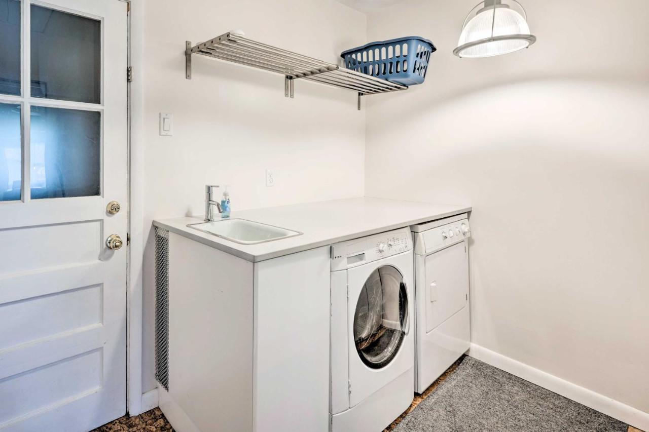 Holiday home Chic With Yard Less Than 3 Mi To Pearl St! *