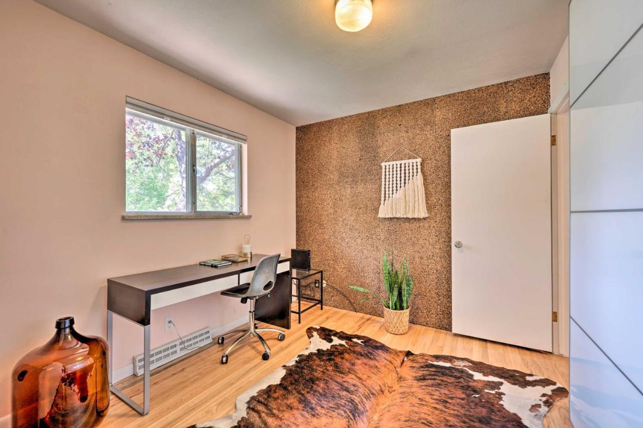 Holiday home Chic With Yard Less Than 3 Mi To Pearl St!