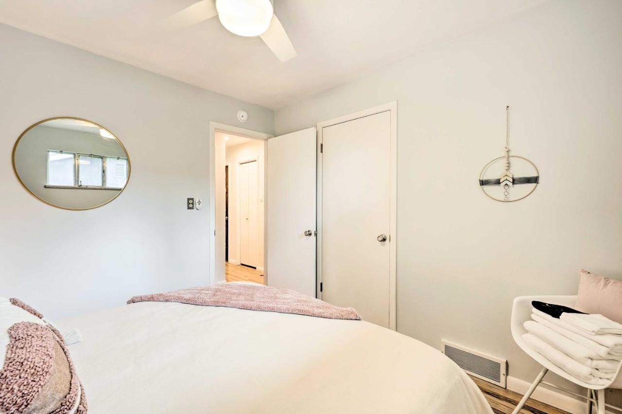 Chic With Yard Less Than 3 Mi To Pearl St! *