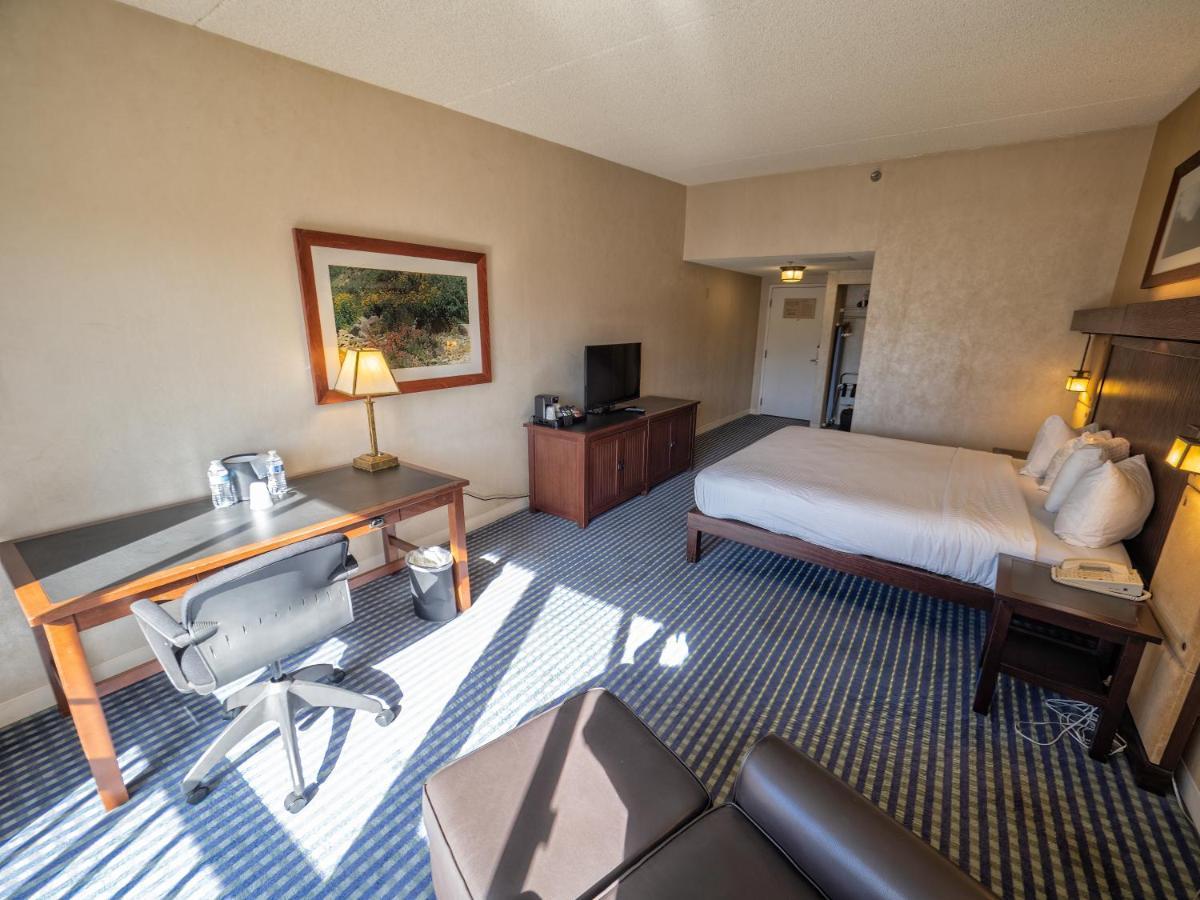 Millennium Harvest House Hotel