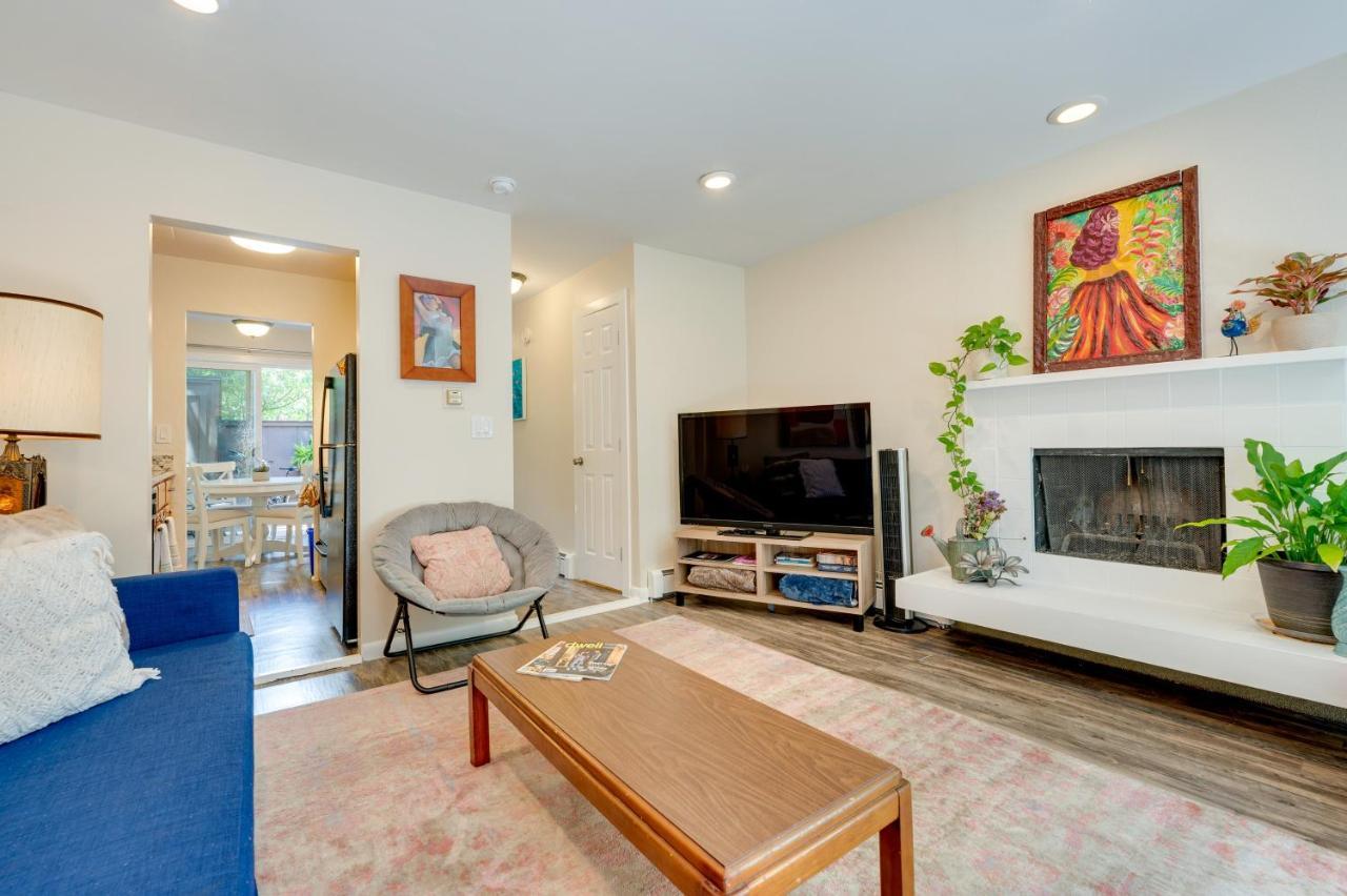 Beautiful Townhome Walk To Cu And Pearl St! Holiday home