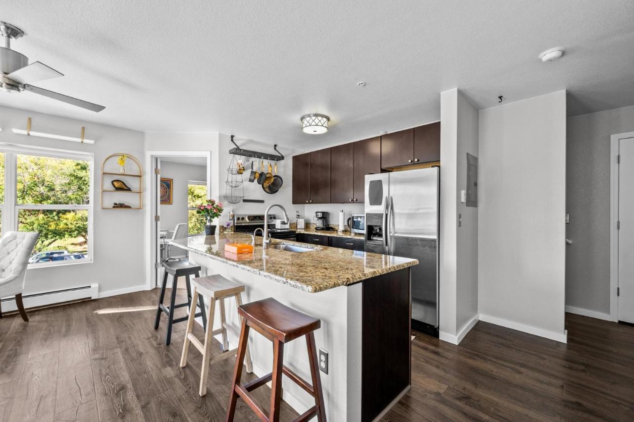 3390 Folsom St, Unit 206 *