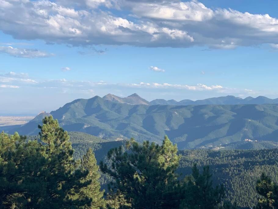 Villa Mtn House W/ Stunning Views, Sauna, Hottub, Trails