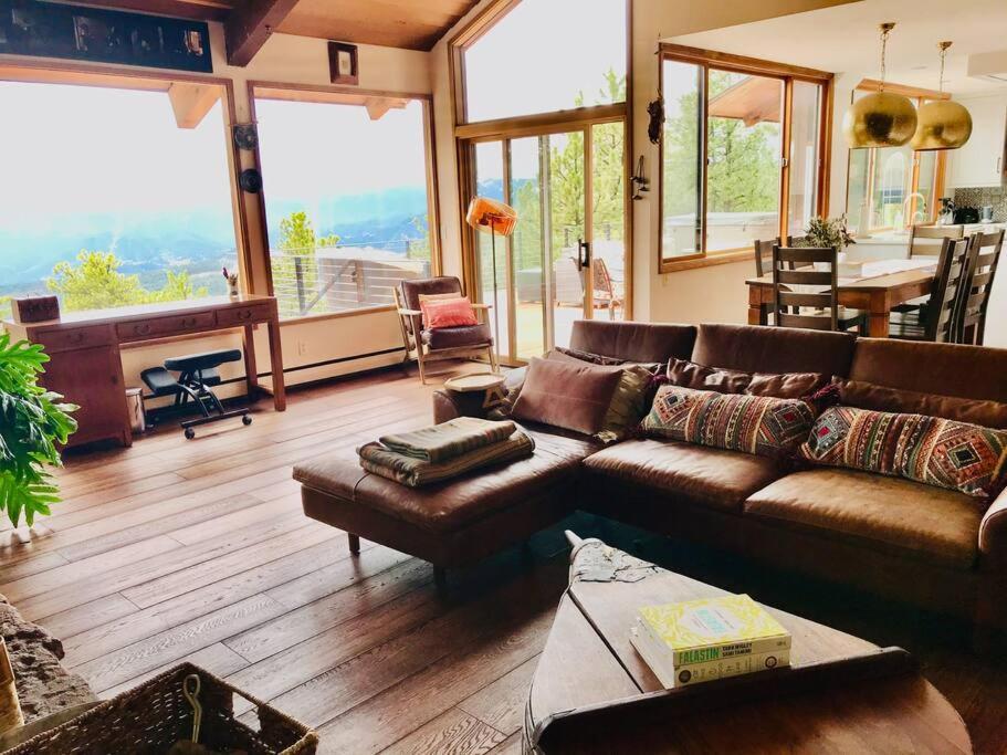 Mtn House W/ Stunning Views, Sauna, Hottub, Trails *