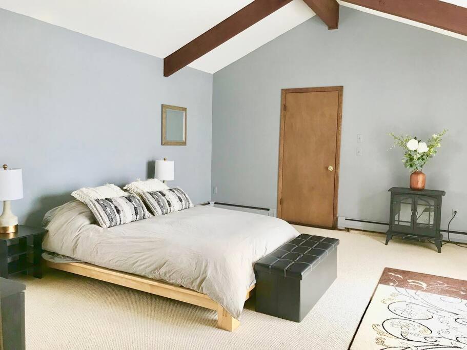 Villa Mtn House W/ Stunning Views, Sauna, Hottub, Trails *