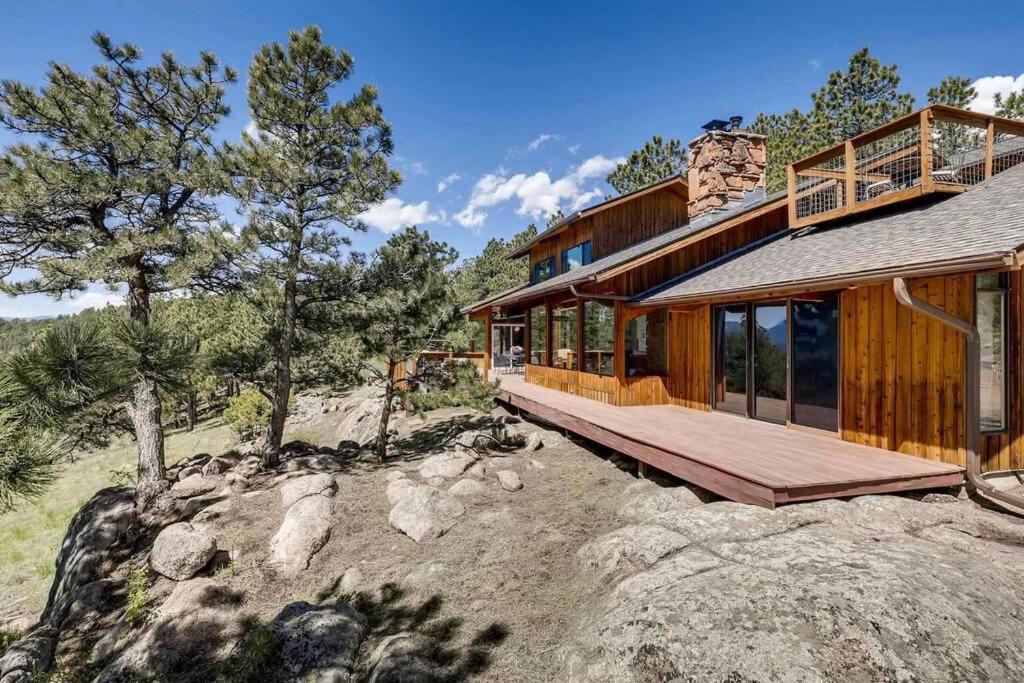 Mtn House W/ Stunning Views, Sauna, Hottub, Trails Villa