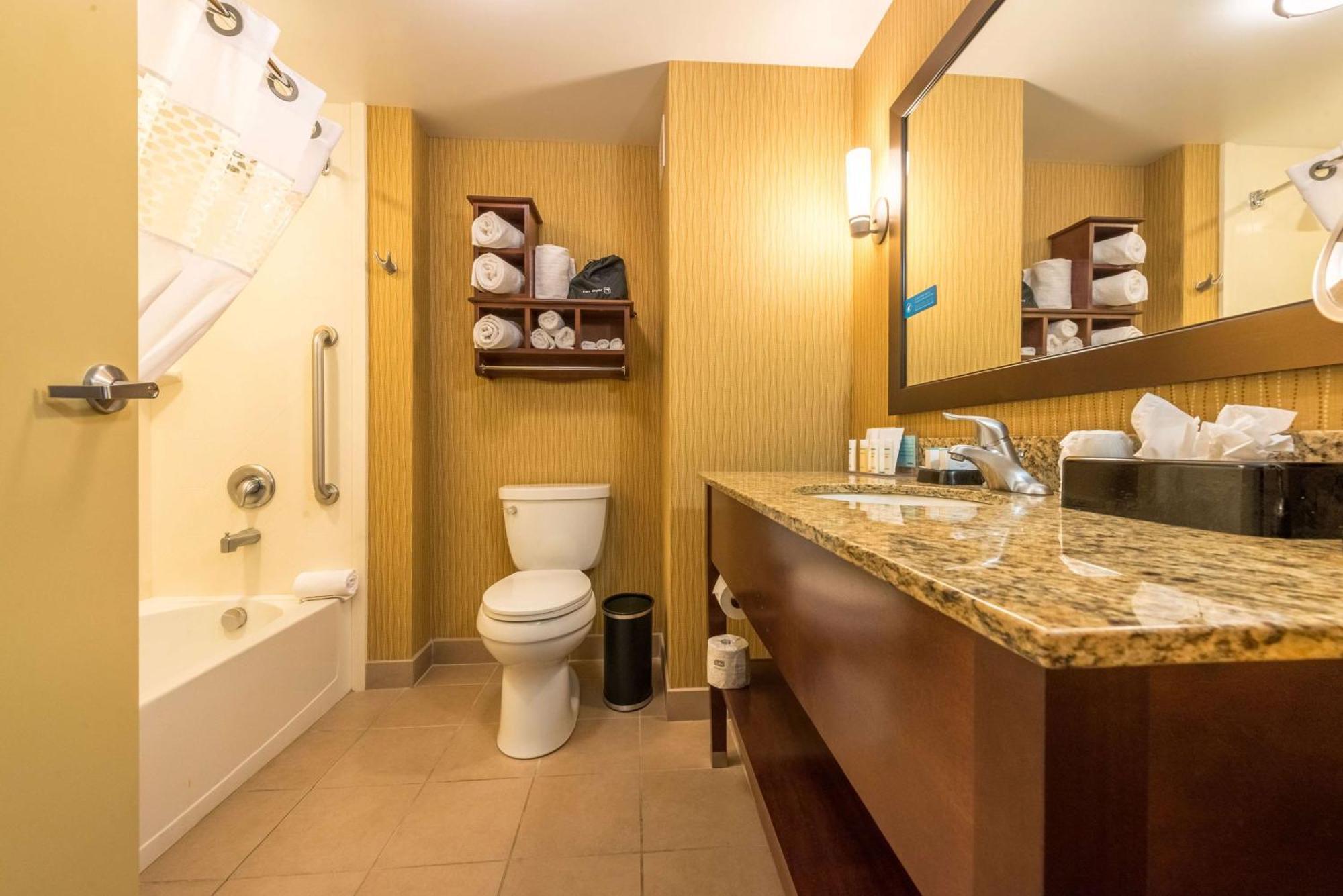 Hotel Hampton & North Boulder