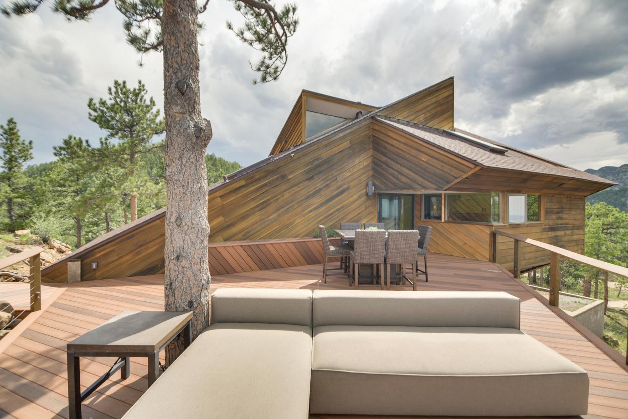 Holiday home Barrett House On Mtn Peak With Hot Tub
