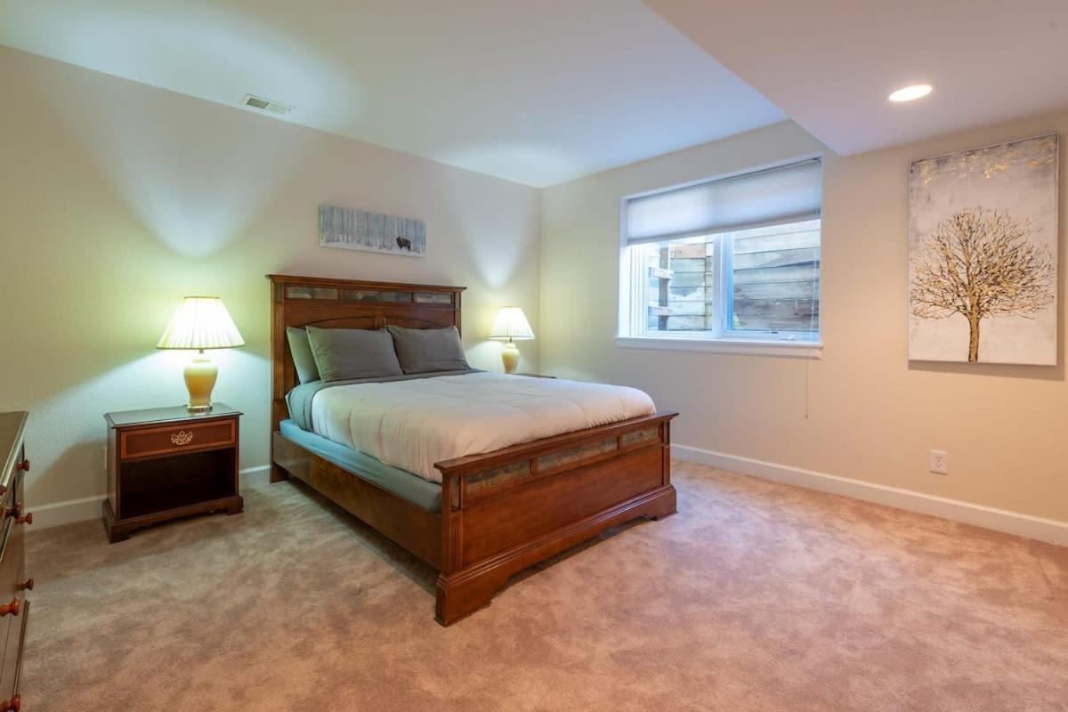 Luxurious 4br Retreat - Pool Table & Chic Amenities Holiday home Boulder