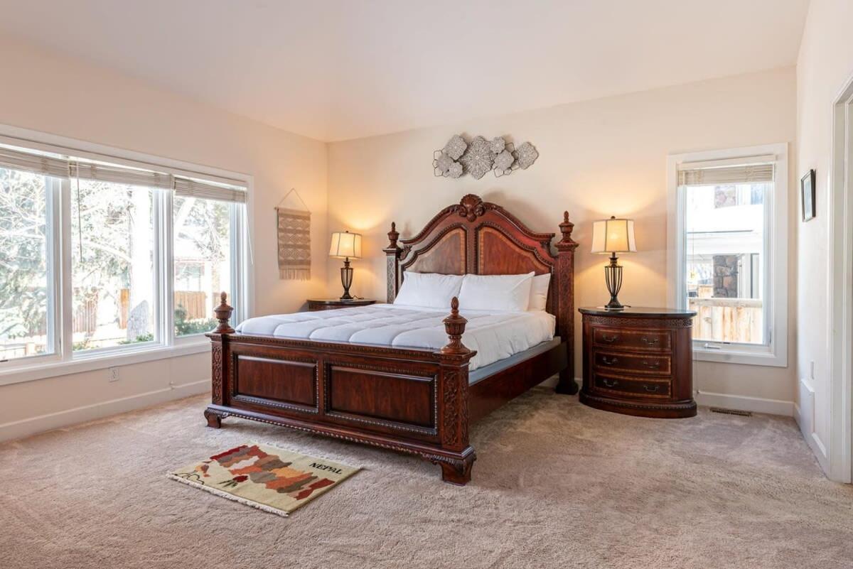 Luxurious 4br Retreat - Pool Table & Chic Amenities Boulder