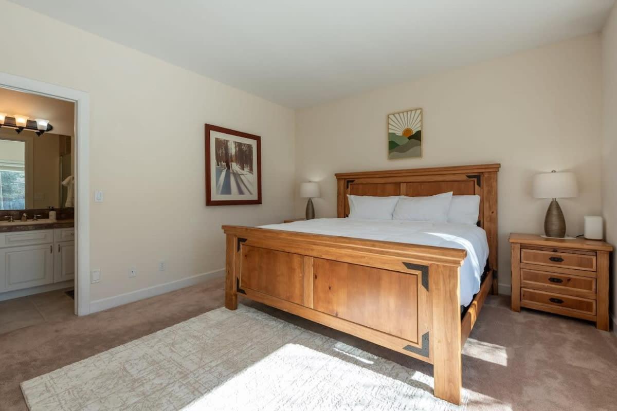 Luxurious 4br Retreat - Pool Table & Chic Amenities