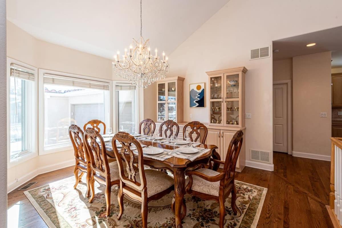Luxurious 4br Retreat - Pool Table & Chic Amenities Holiday home *