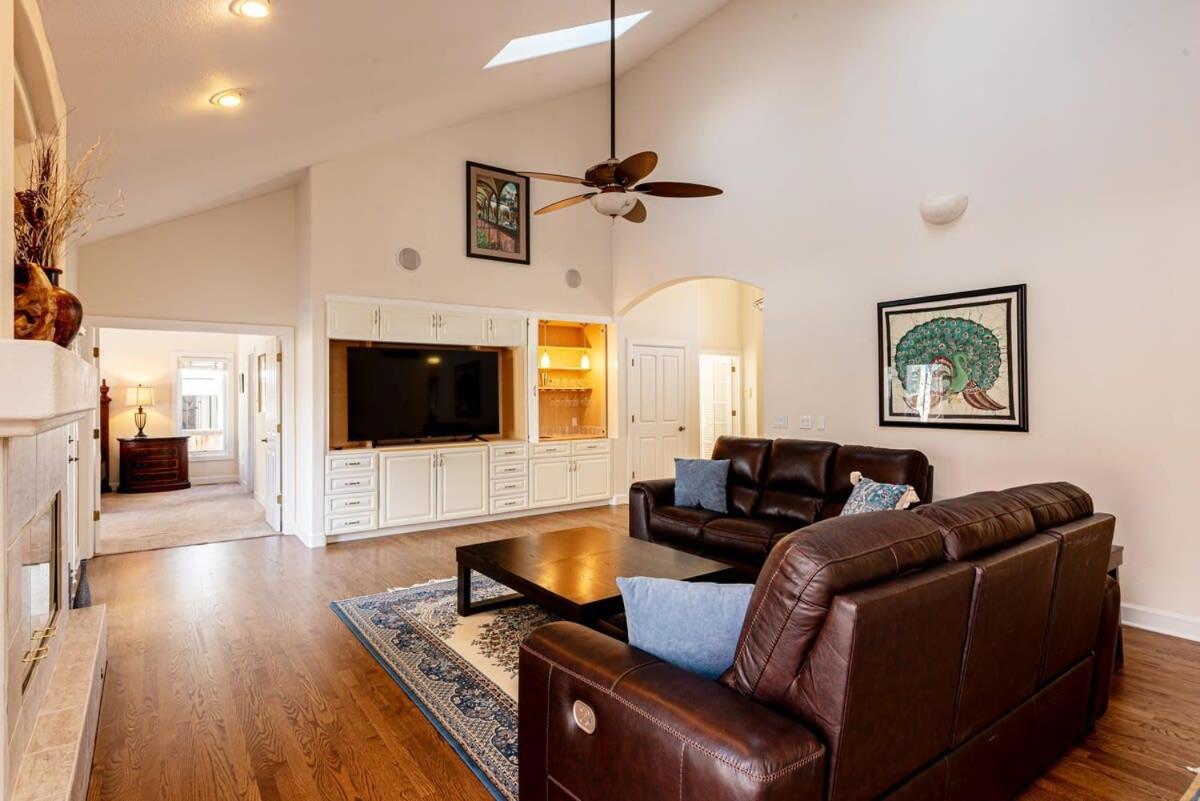 Luxurious 4br Retreat - Pool Table & Chic Amenities Boulder