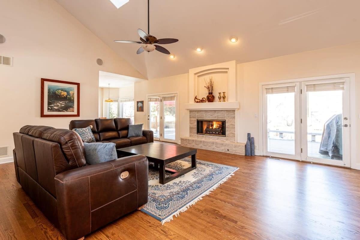 Luxurious 4br Retreat - Pool Table & Chic Amenities * Boulder