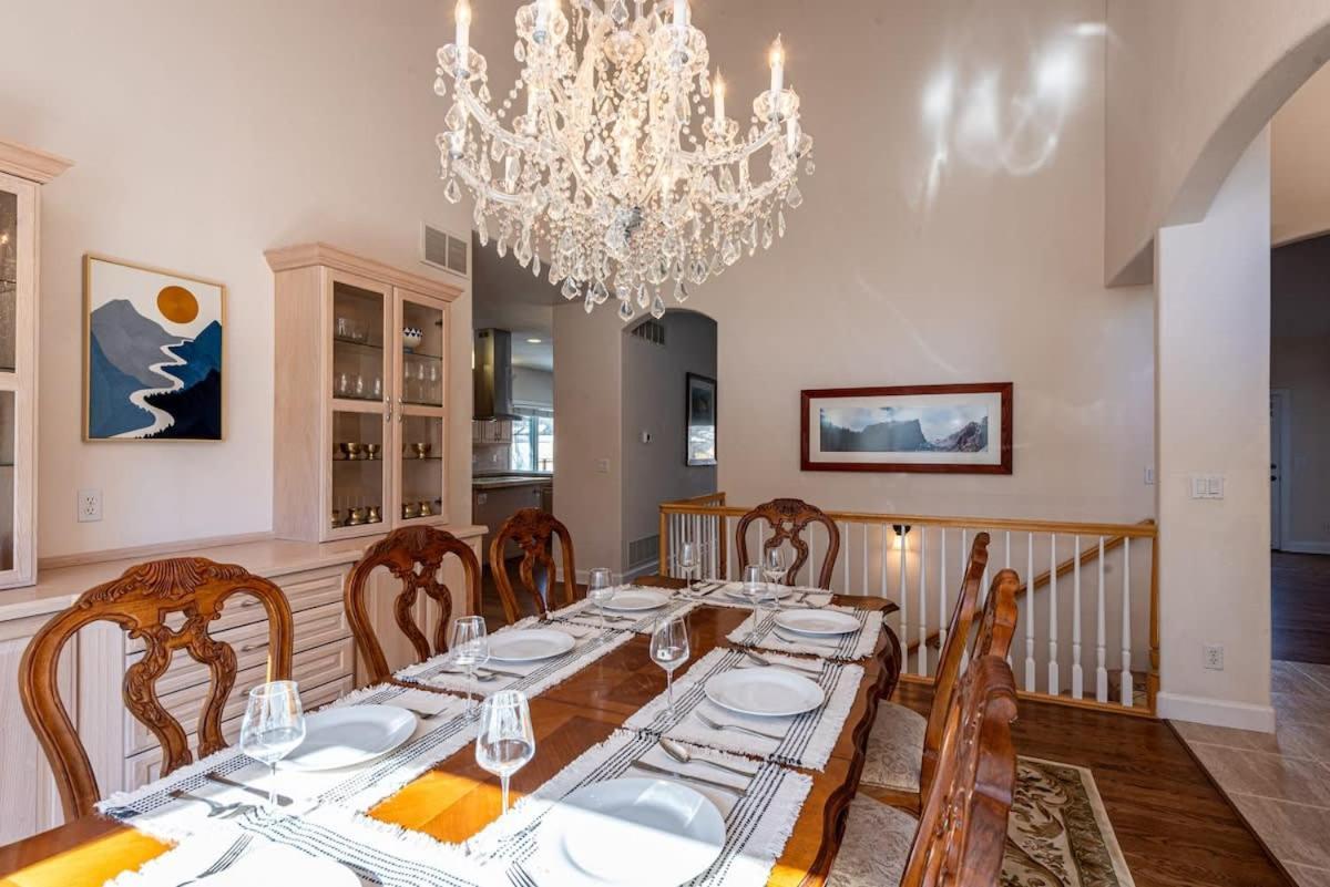 Luxurious 4br Retreat - Pool Table & Chic Amenities *