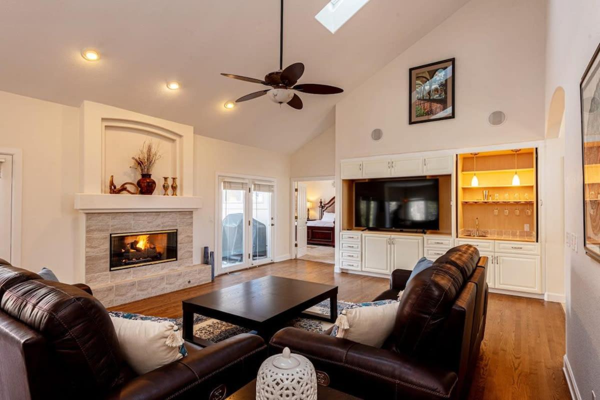 Holiday home Luxurious 4br Retreat - Pool Table & Chic Amenities