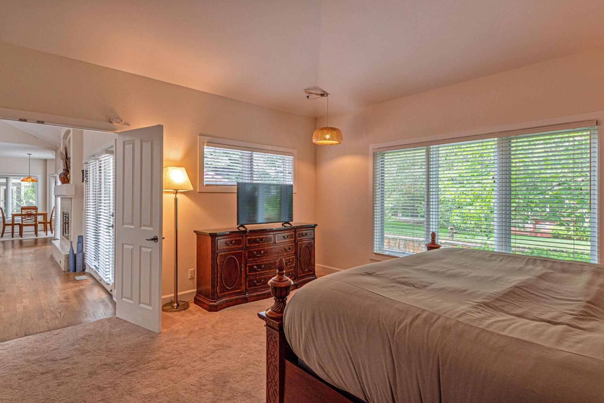 Luxurious 4br Retreat - Pool Table & Chic Amenities Boulder