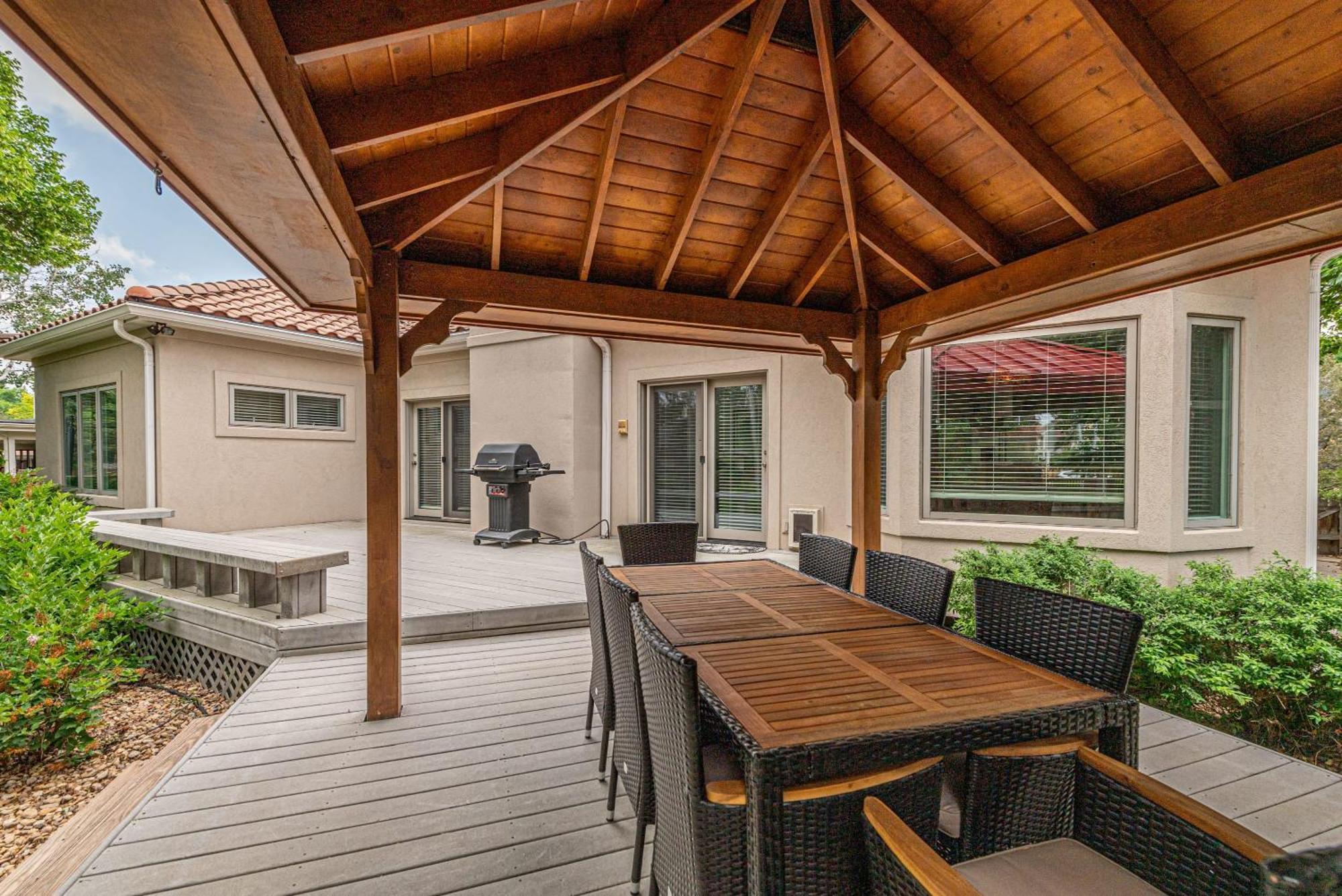 Luxurious 4br Retreat - Pool Table & Chic Amenities Holiday home *