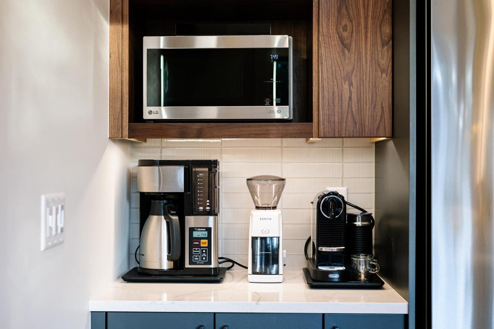 Topside Bright & Modern Furnished Private 1br 2ba Apartment Boulder