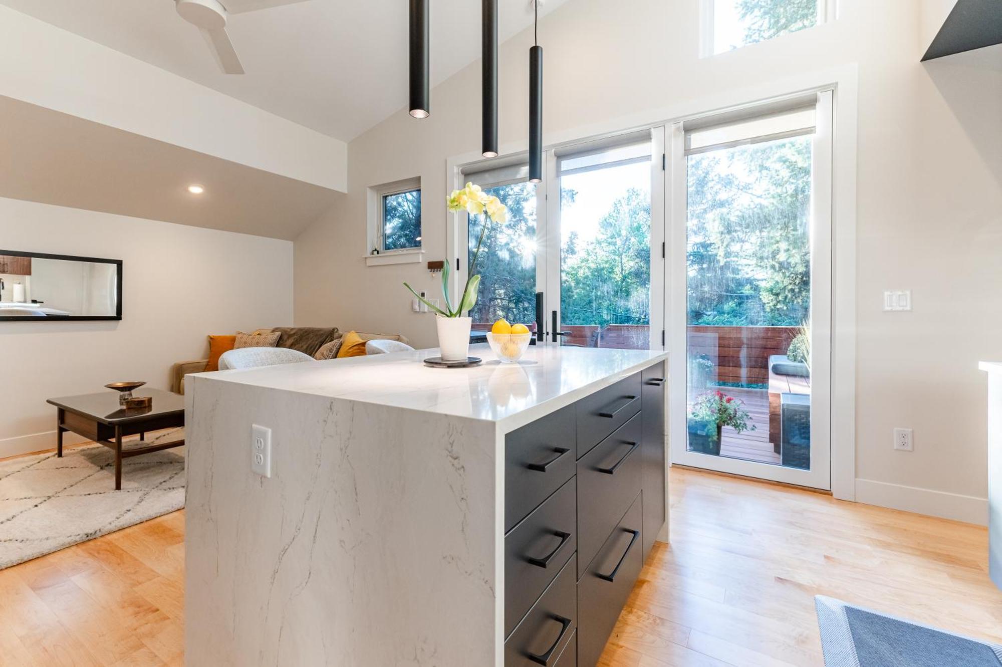 Topside Bright & Modern Furnished Private 1br 2ba Boulder