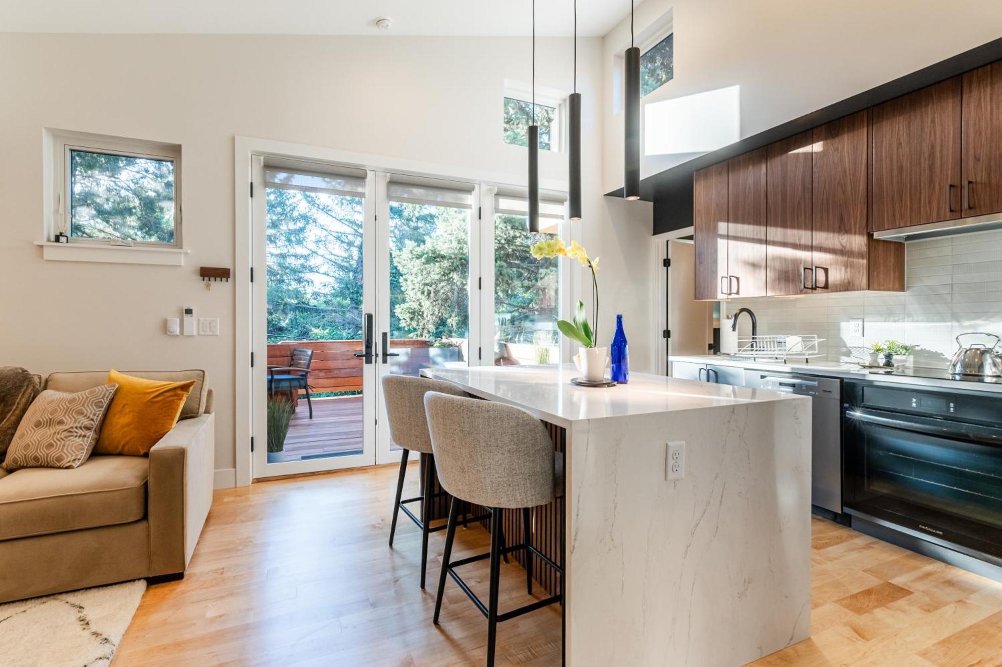 Topside Bright & Modern Furnished Private 1br 2ba * Boulder