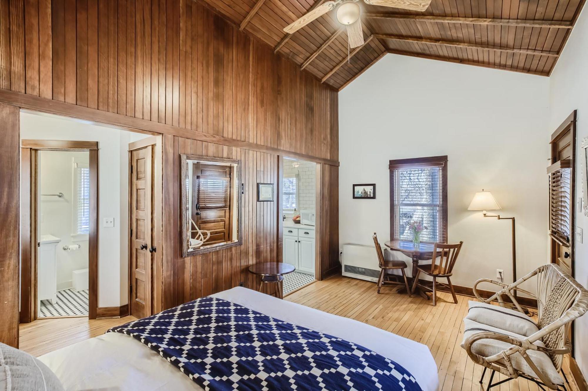 Colorado Chautauqua Hotel 2*
