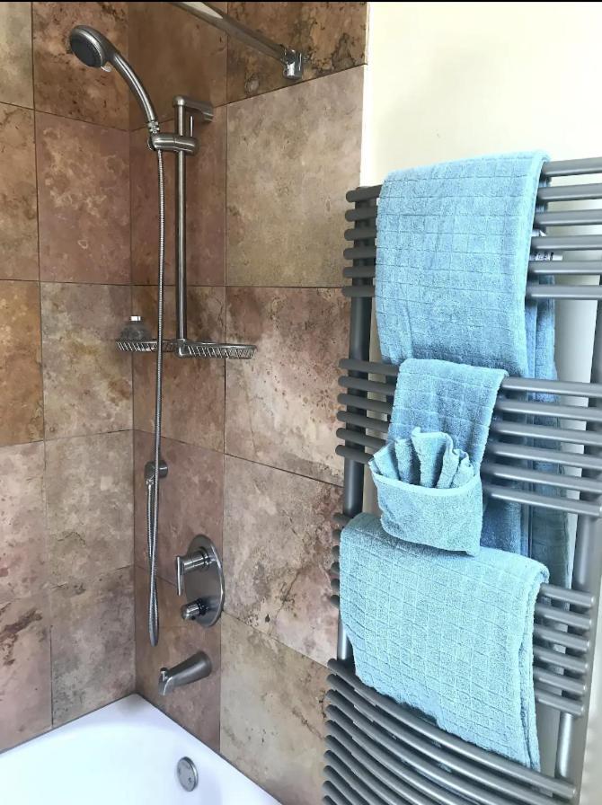 Energy-efficient Oasis Cozy Near Dt And Trails Homestay *