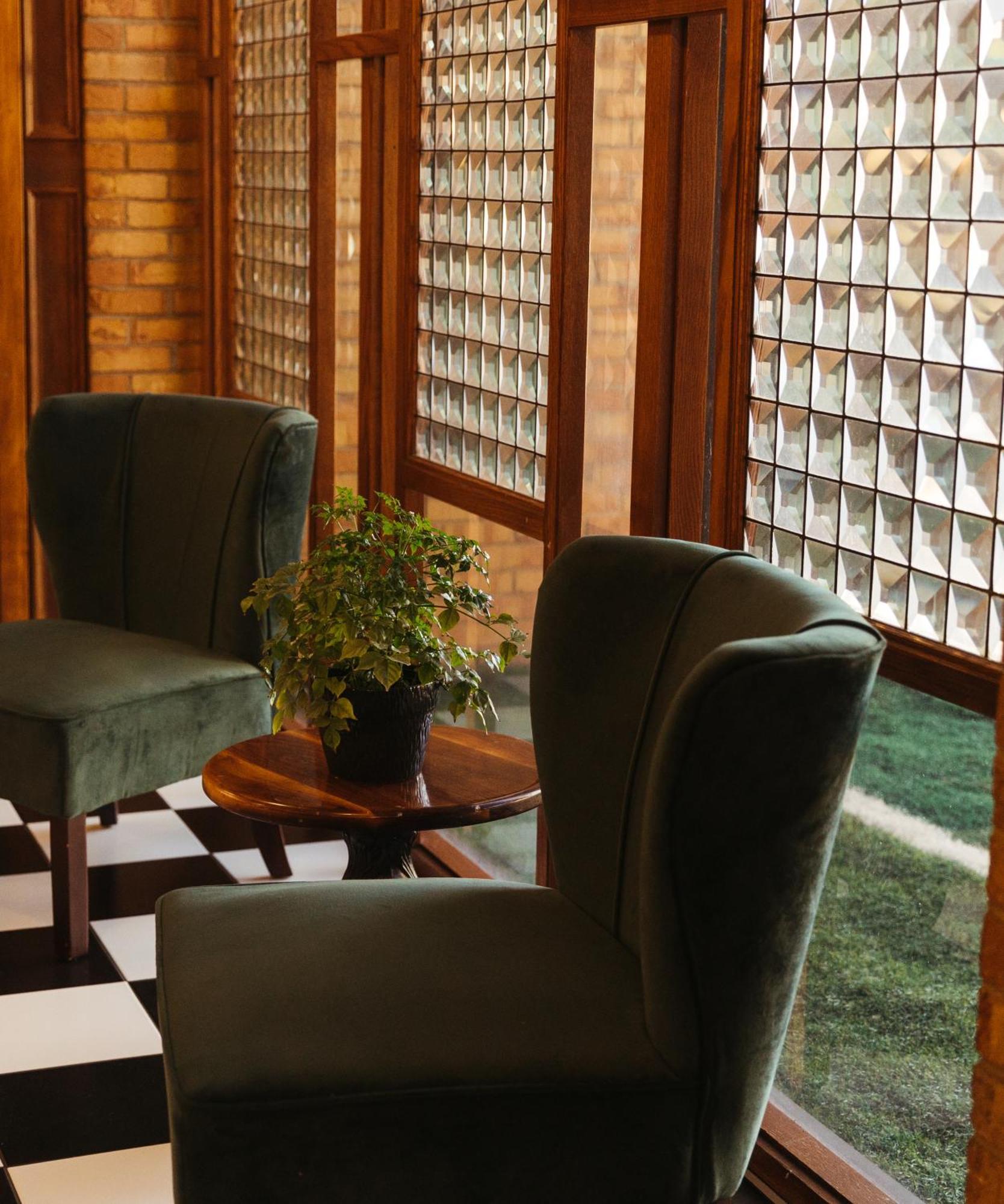 The Broker Hotel