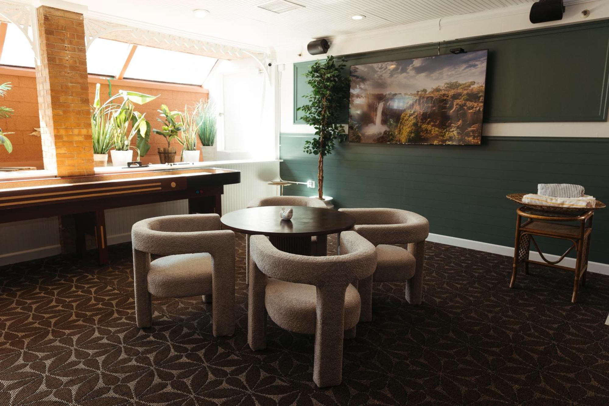 The Broker 3* Boulder