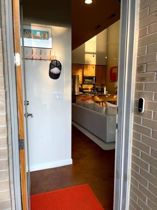 Apartment Beautiful Pearl Street Condo--30 Day Minimum