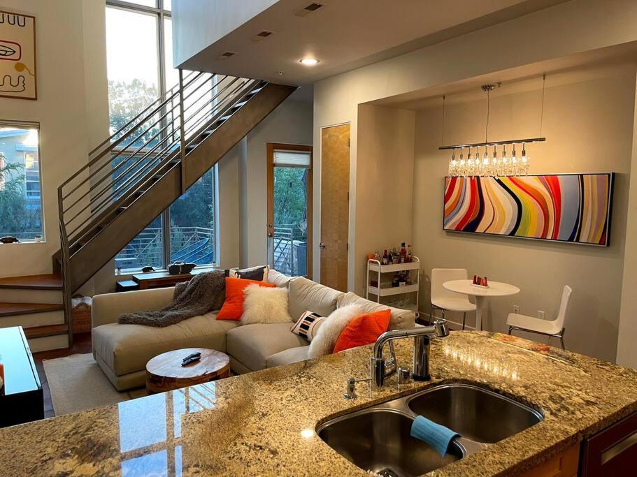 Apartment Beautiful Pearl Street Condo--30 Day Minimum *