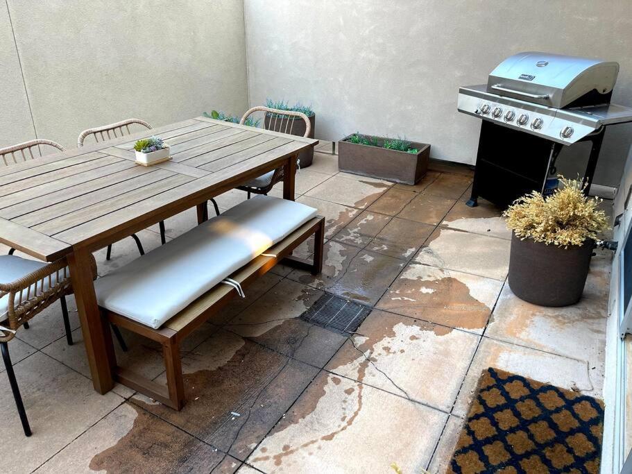 Beautiful Pearl Street Condo--30 Day Minimum Boulder
