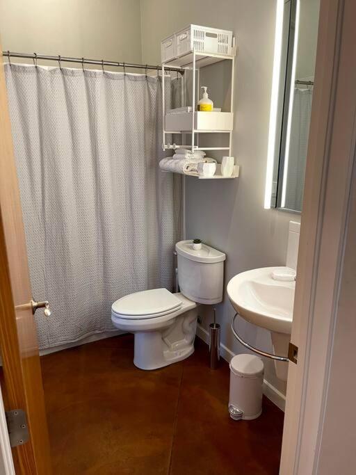 Beautiful Pearl Street Condo--30 Day Minimum * Boulder