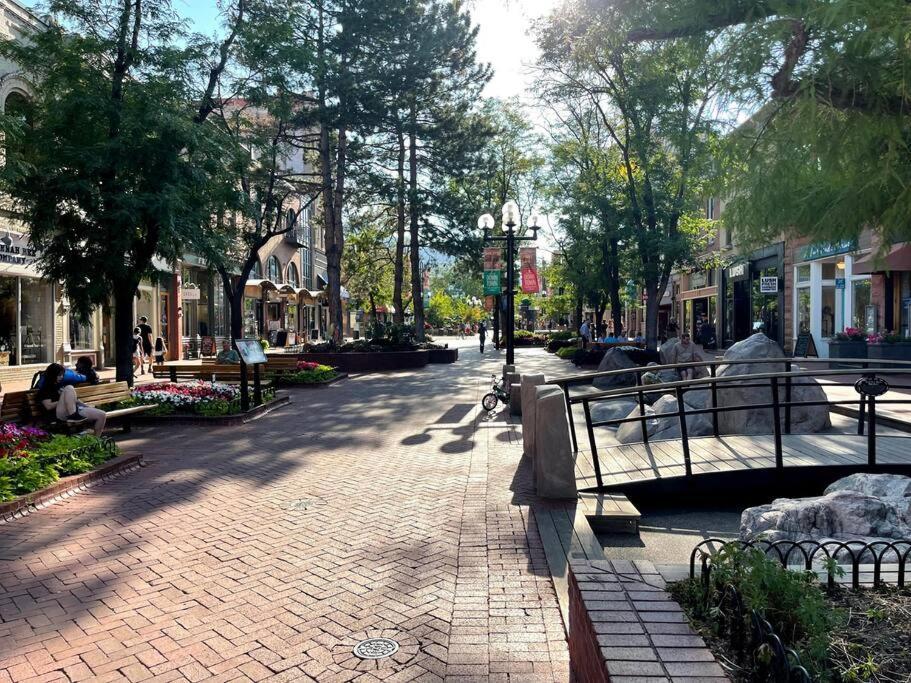 Beautiful Pearl Street Condo--30 Day Minimum * Boulder
