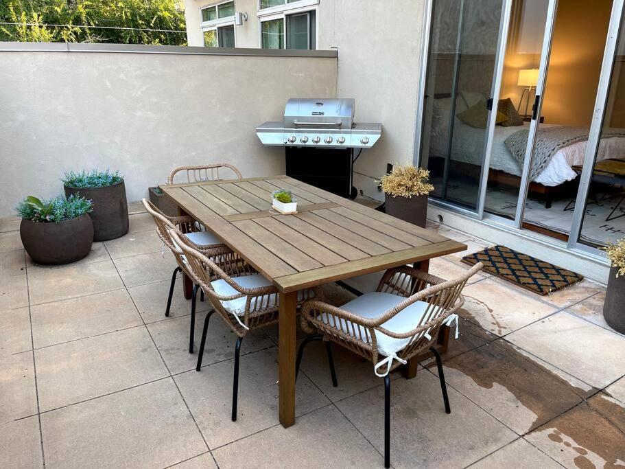Beautiful Pearl Street Condo--30 Day Minimum Apartment