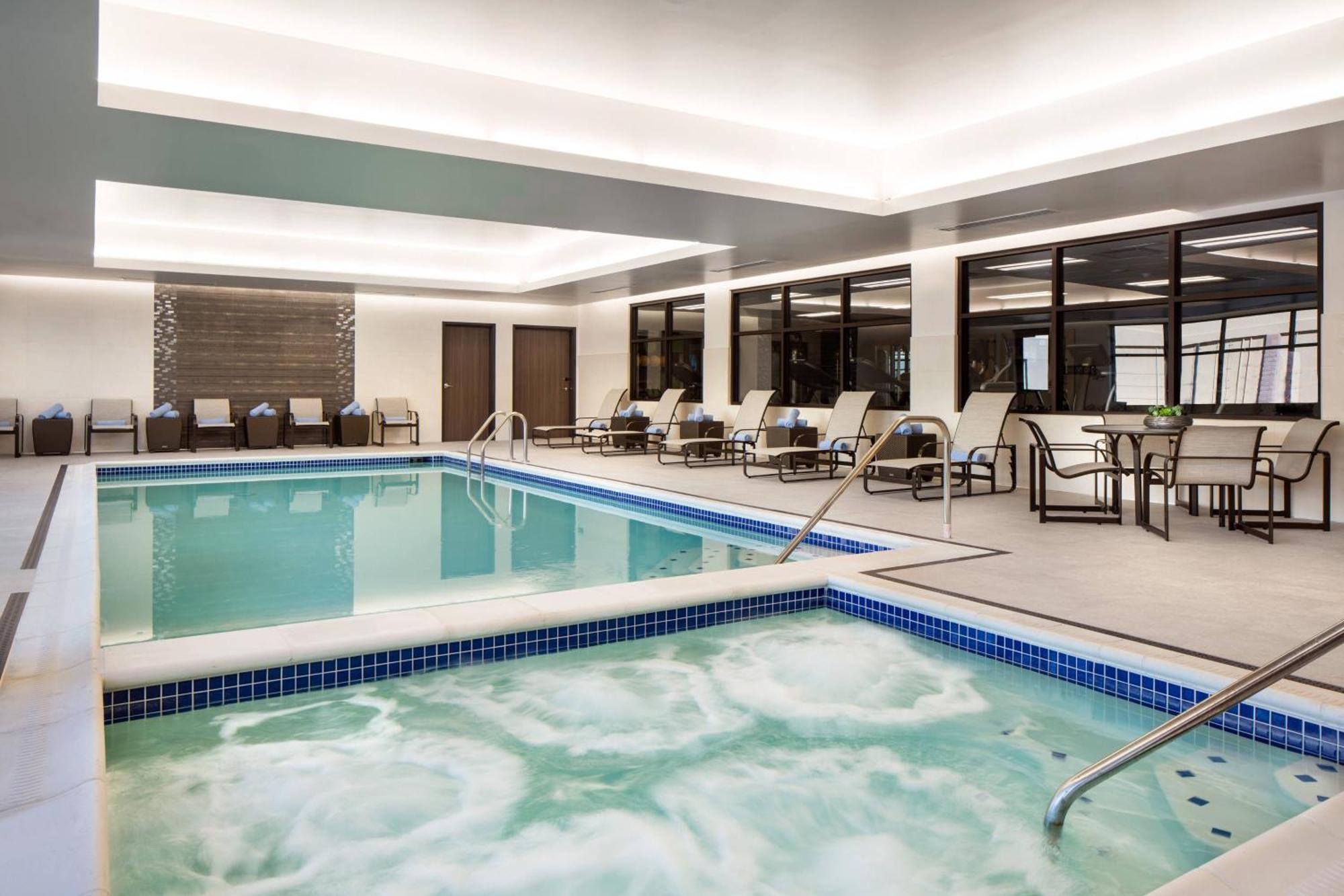 Hotel By Marriott Canyon Boulevard 4*