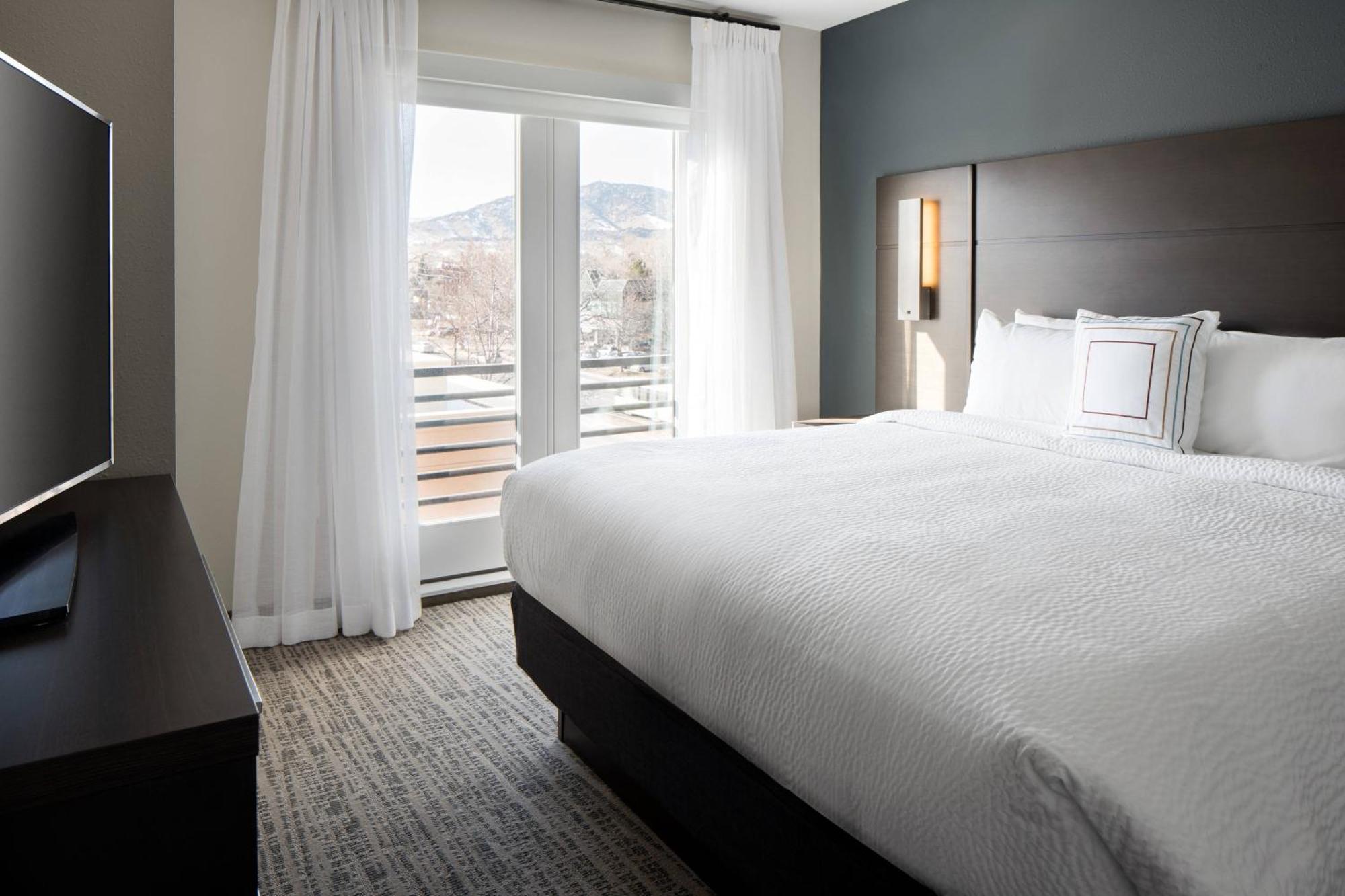 By Marriott Canyon Boulevard Hotel