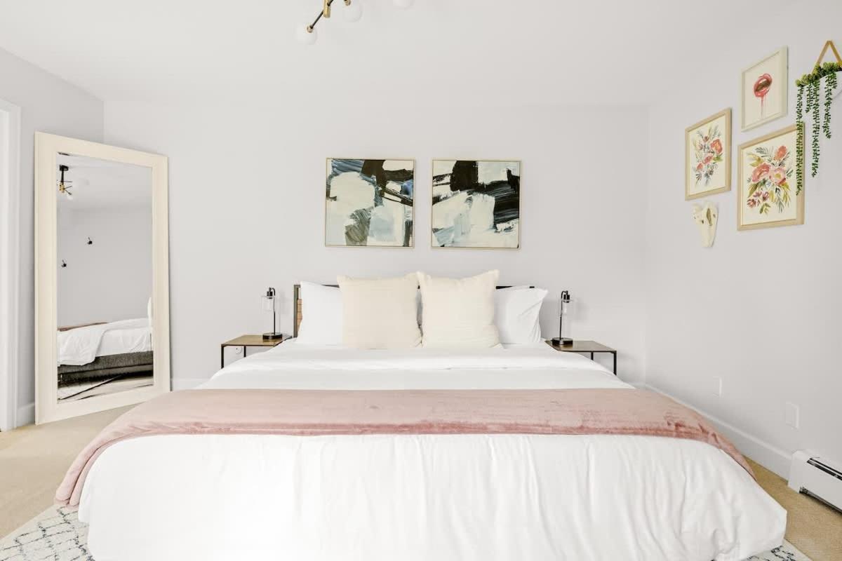 Bright & Modern - King - Creekside Trail Holiday home *