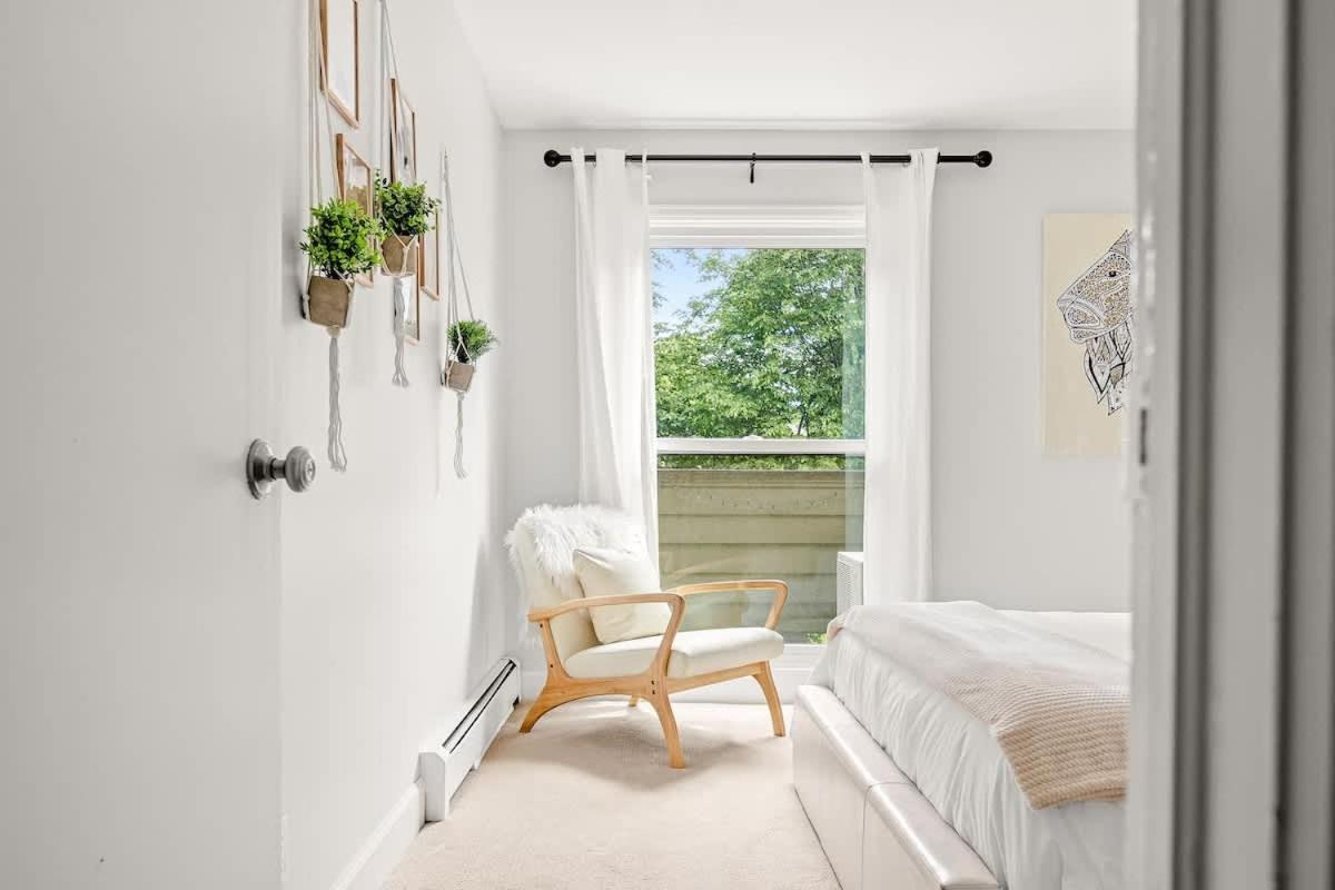 Bright & Modern - King - Creekside Trail Holiday home *