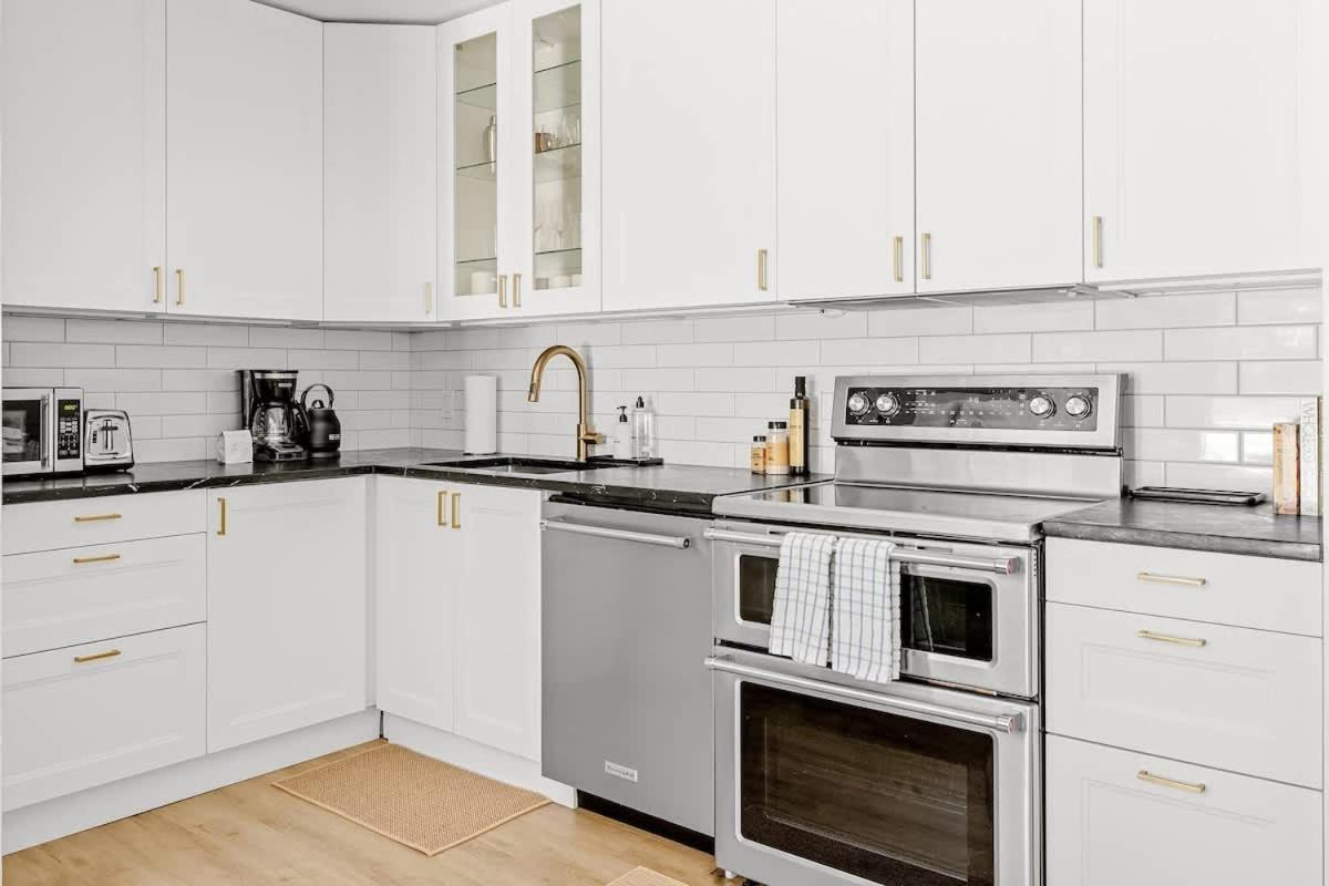 Bright & Modern - King - Creekside Trail Holiday home